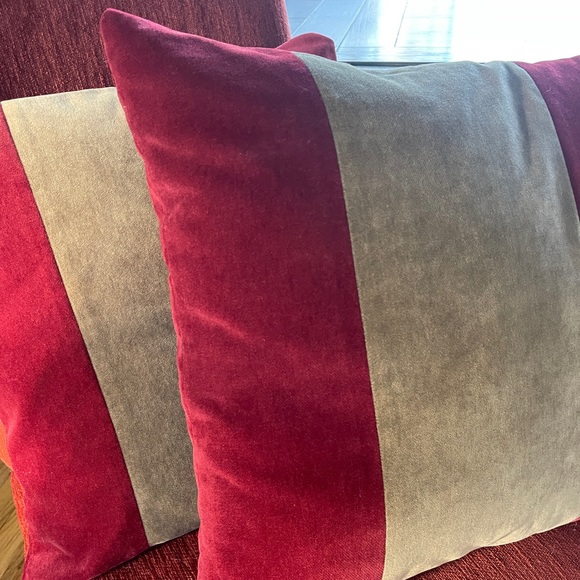 Pottery Barn Accents Set Of Two Fabulous Pottery Barn Velvet Accent